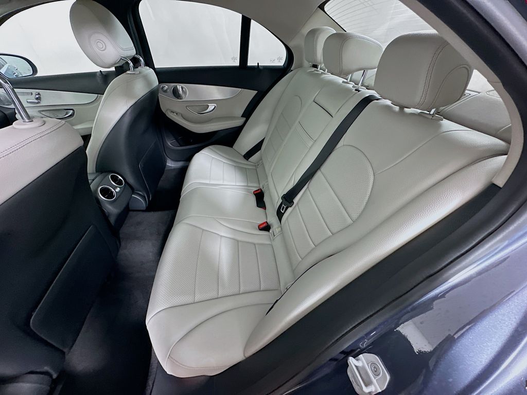 2015 Mercedes-Benz C-Class C 300 22
