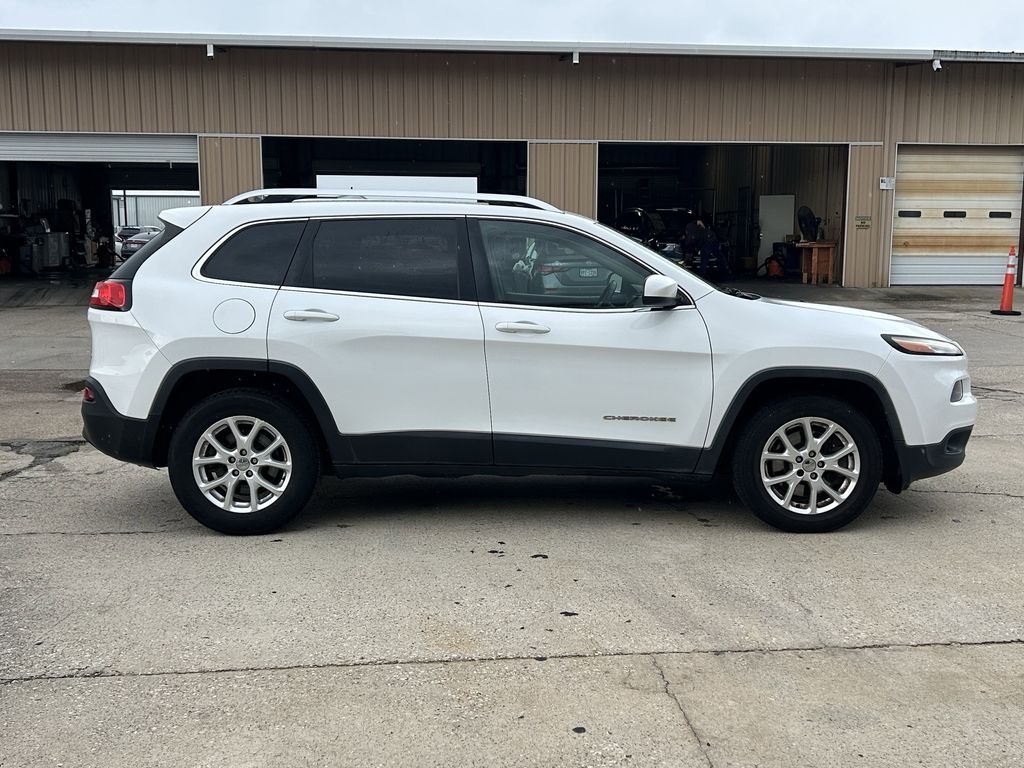 2015 Jeep Cherokee Latitude White at Shottenkirk Kia Fort Bend