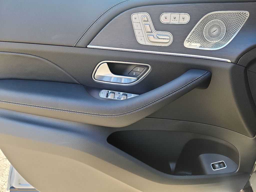 Thumbnail: 2026 Mercedes-Benz GLS - 9