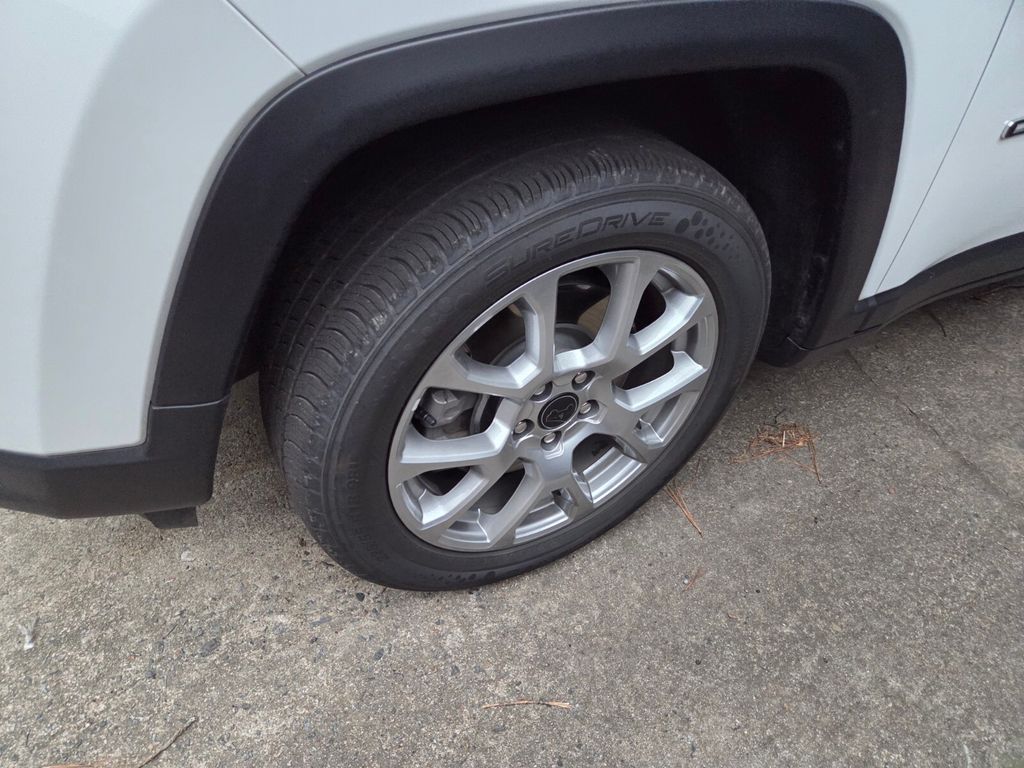 Used 2025 White Jeep Limited image 2