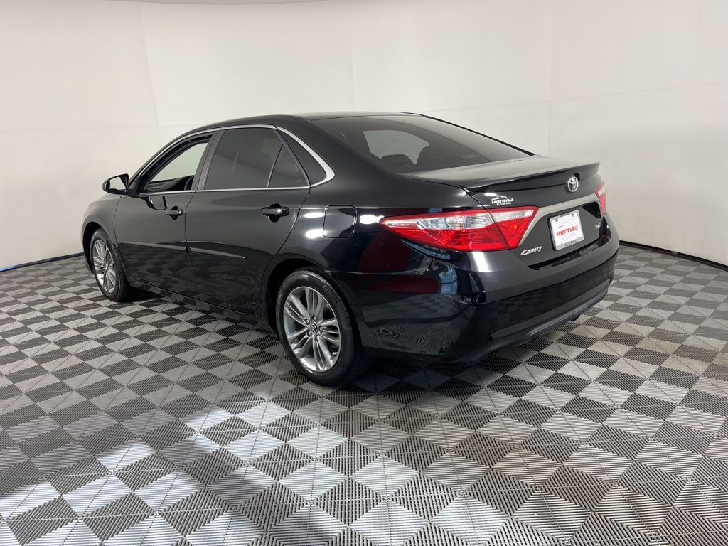 2017 Toyota Camry SE 11