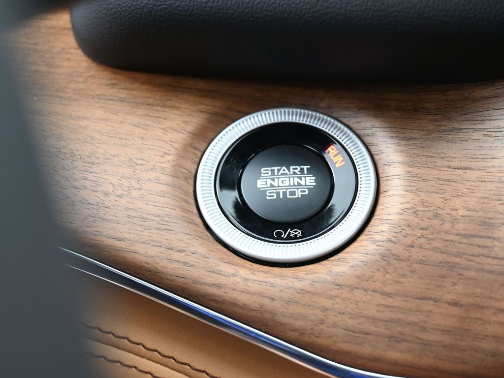 New 2025 Diamond Black Crystal Pearlcoat Jeep Summit image 24