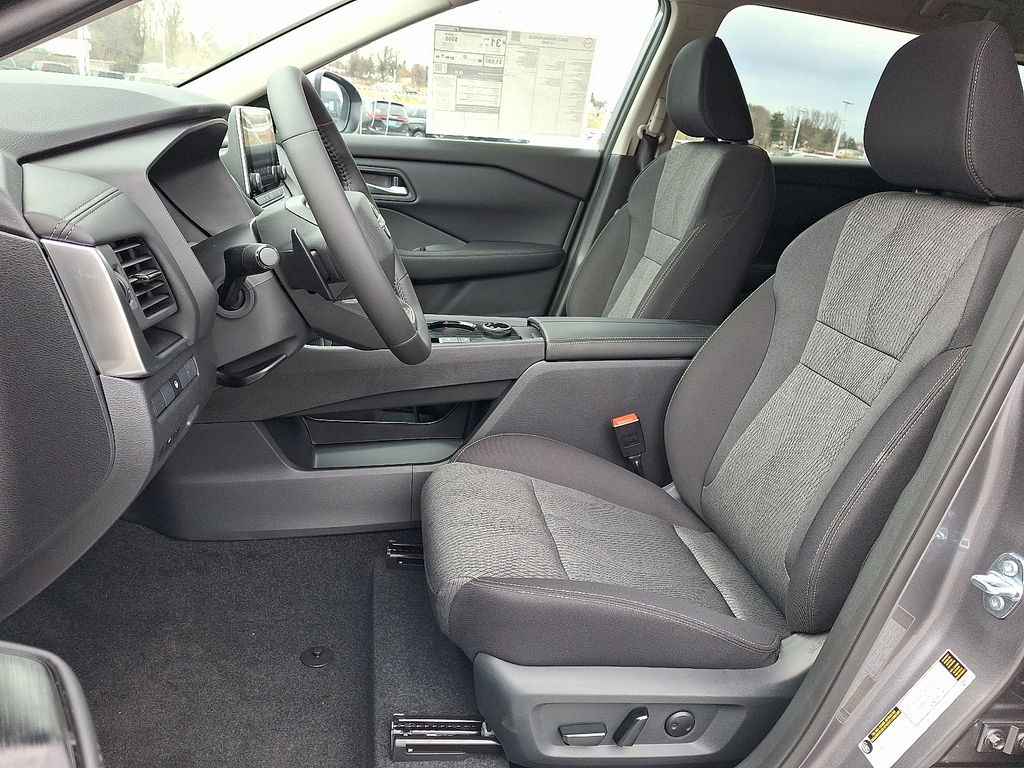 2026 Nissan Rogue — photo 9