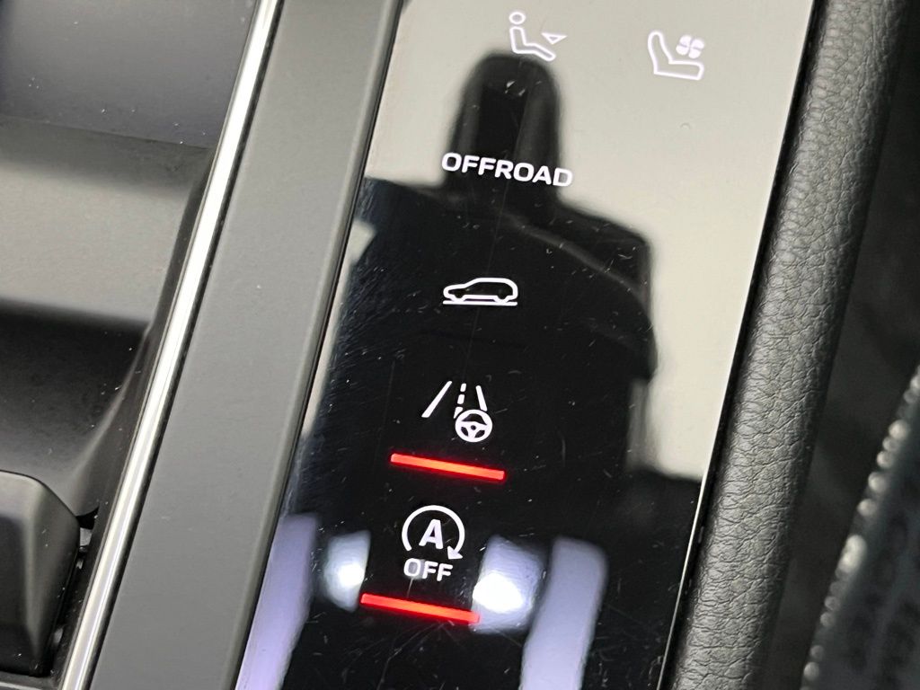 Thumbnail: 2025 Porsche Macan - 18