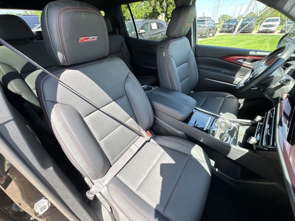 Used 2026 Chevrolet Traverse SUV