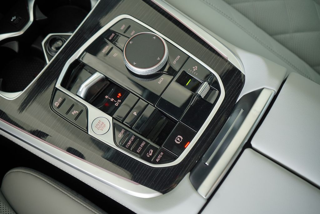 Thumbnail: 2026 BMW X7 - 18