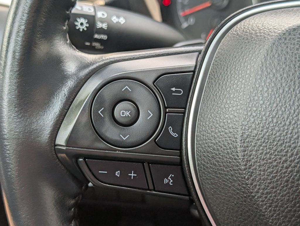 Used 2022 White Toyota SE Nightshade image 18