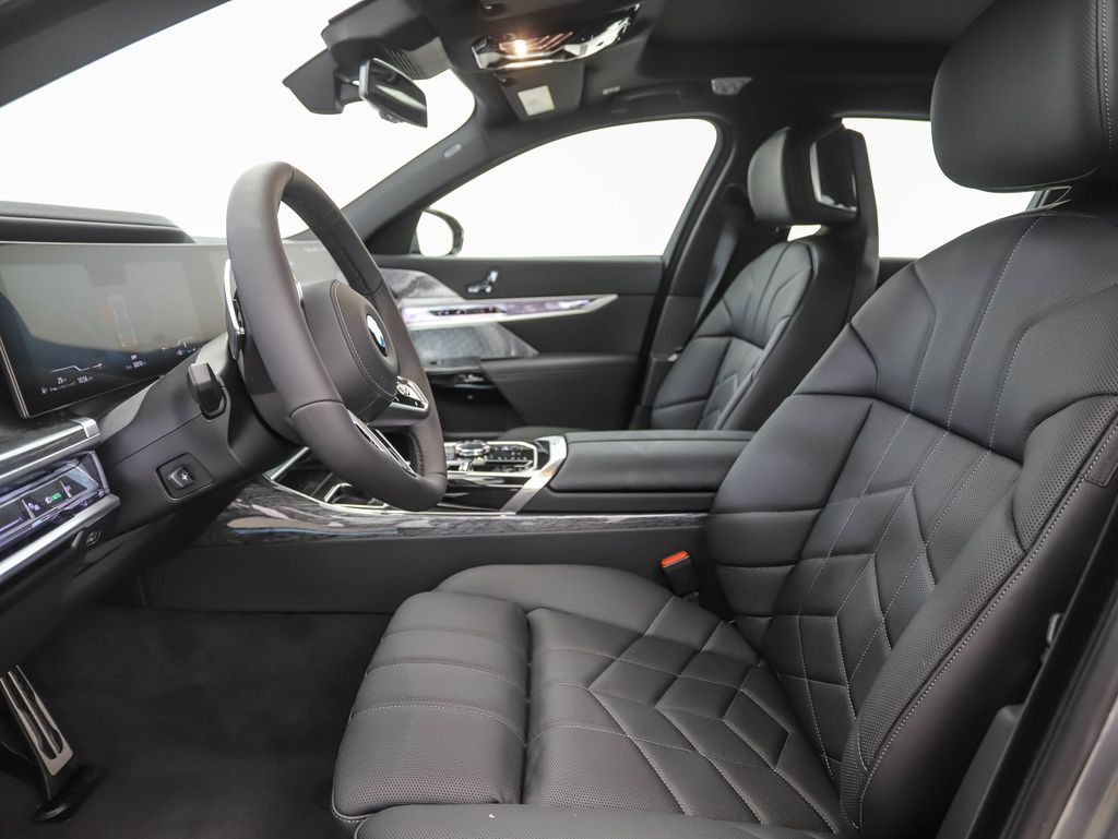 Thumbnail: 2025 BMW 7 Series - 11