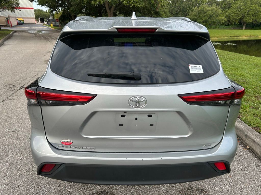 Thumbnail: 2023 Toyota Highlander - 4