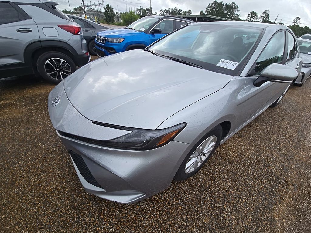 2025 Toyota Camry LE Hybrid's photo