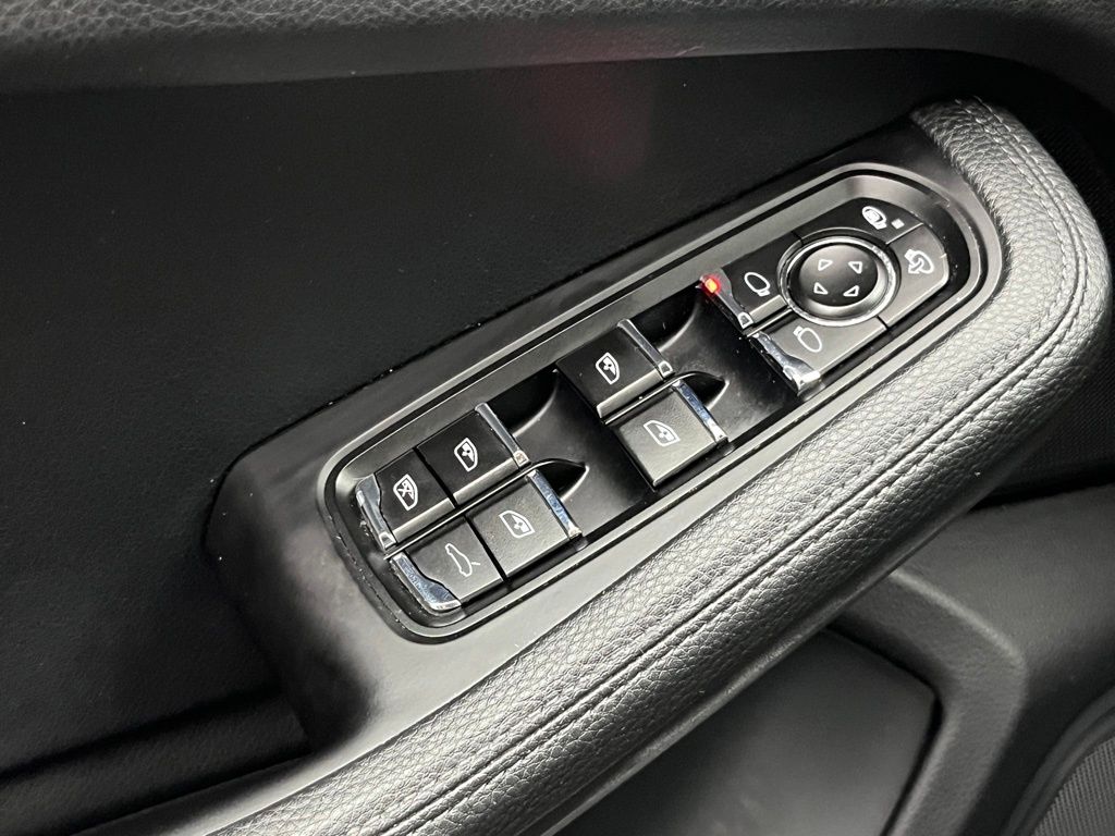 Thumbnail: 2020 Porsche Macan - 27