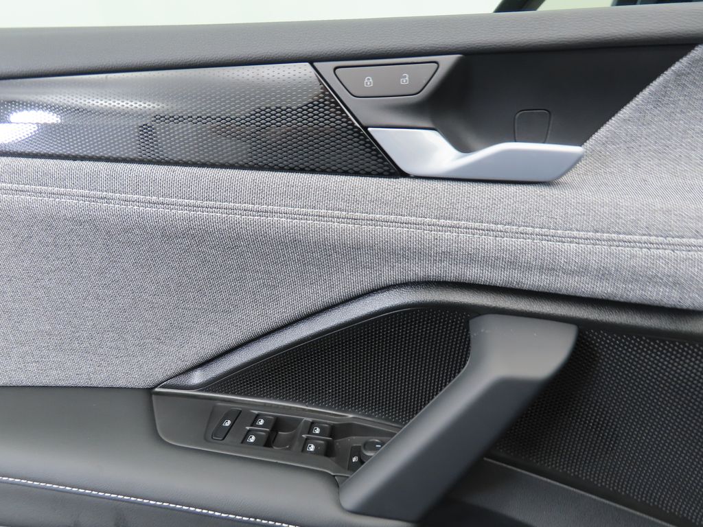 Thumbnail: 2025 Volkswagen Tiguan - 23