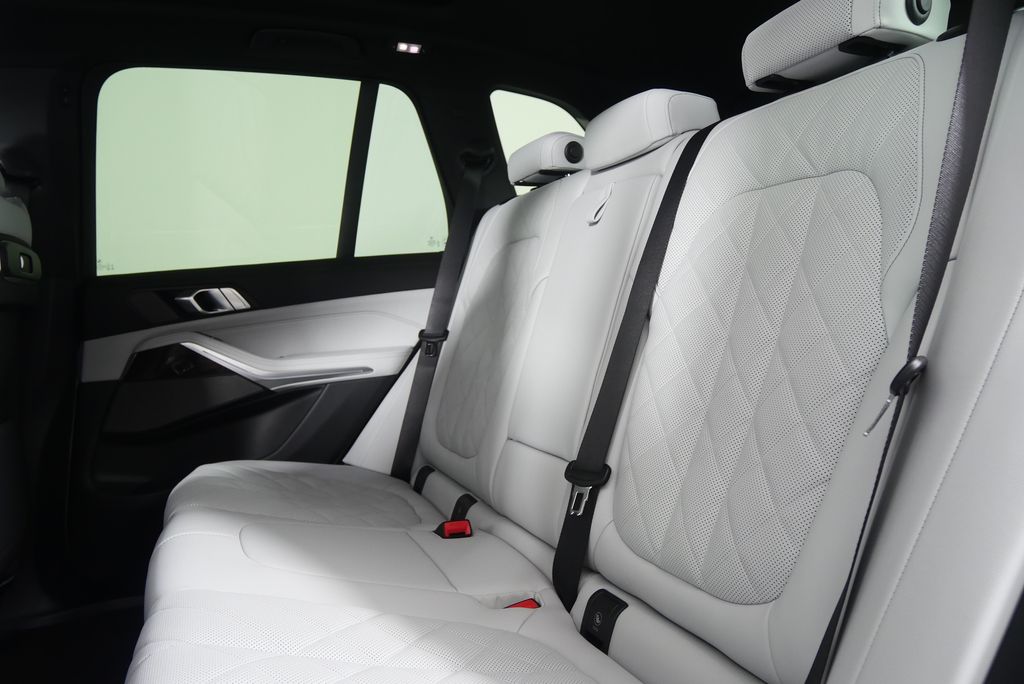 Thumbnail: 2026 BMW X5 - 15