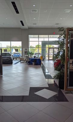 Used 2020 Silver Hyundai SE image 8