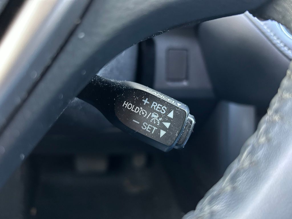 Thumbnail: 2018 Toyota RAV4 - 21