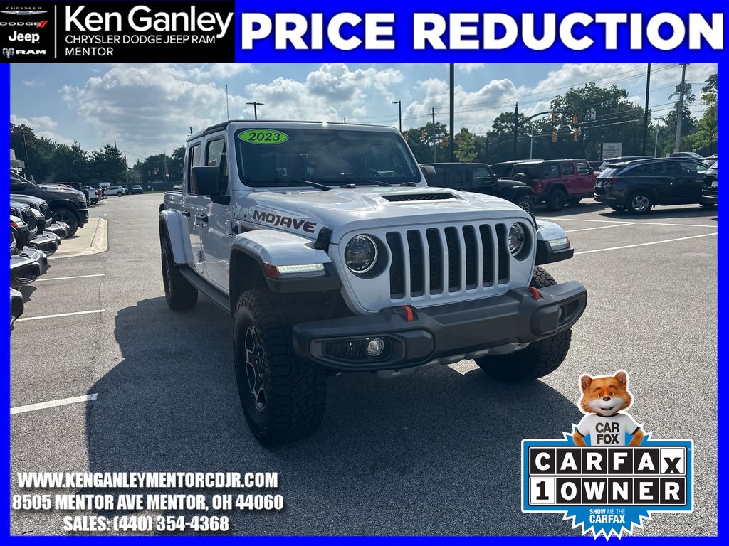 Bright White Clearcoat 2023 Jeep Gladiator Pickup Truck Four-Wheel Drive 8-Speed Automatic
