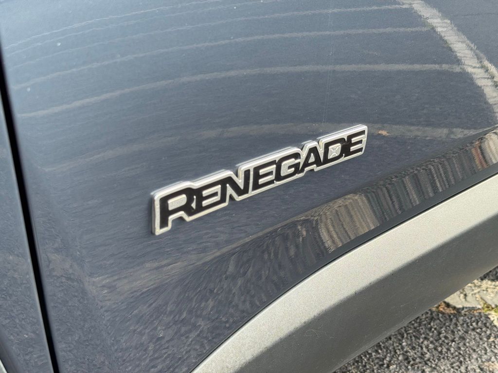 2019 Jeep Renegade Latitude photo 3