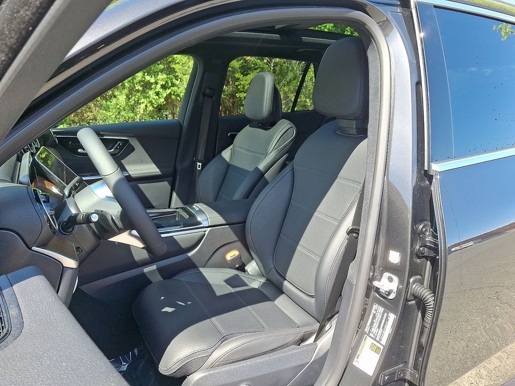 2025 Mercedes-Benz GLC 300 10