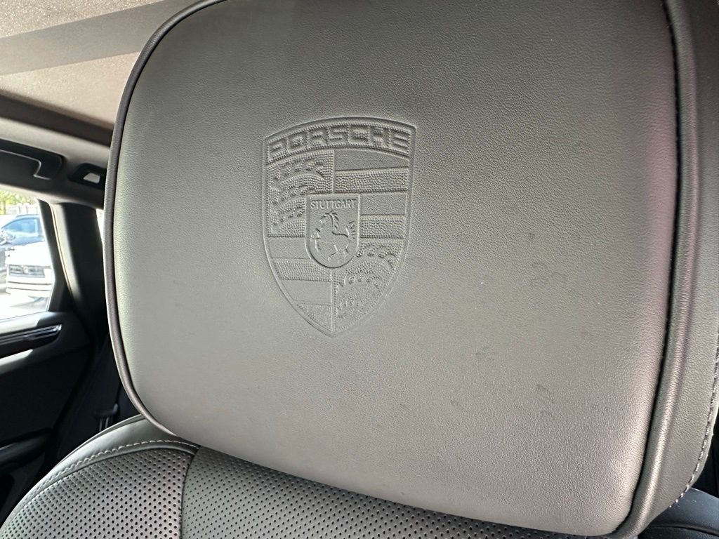 2025 Porsche Macan  17