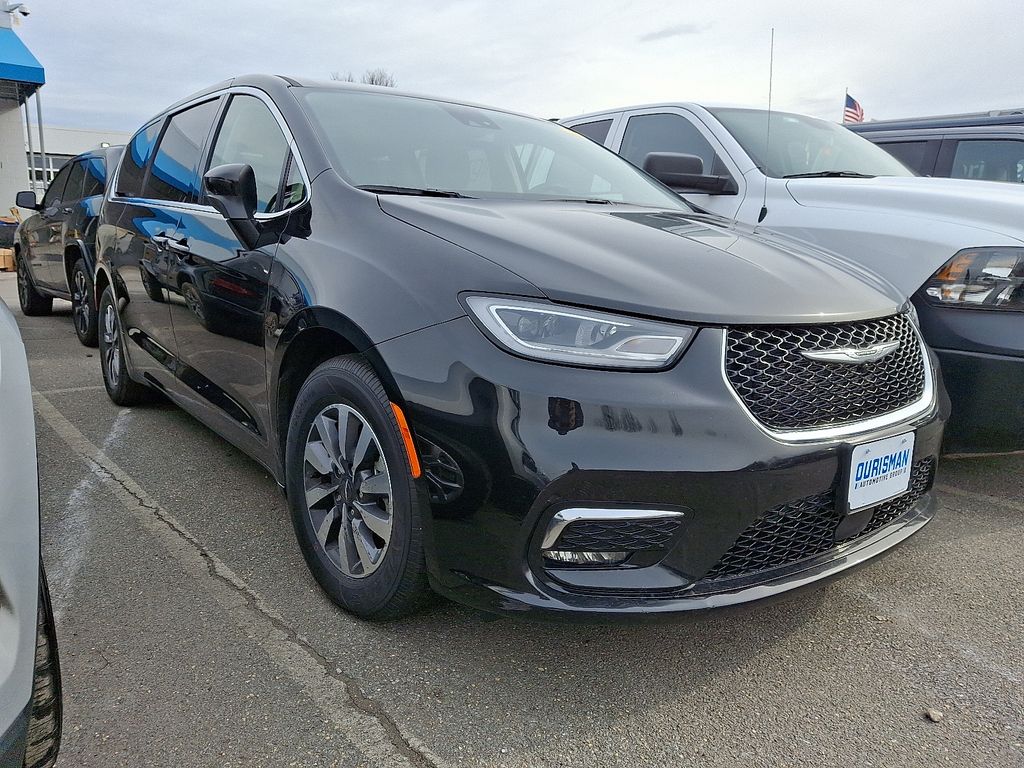 2023 Chrysler Pacifica Hybrid Touring L FWD