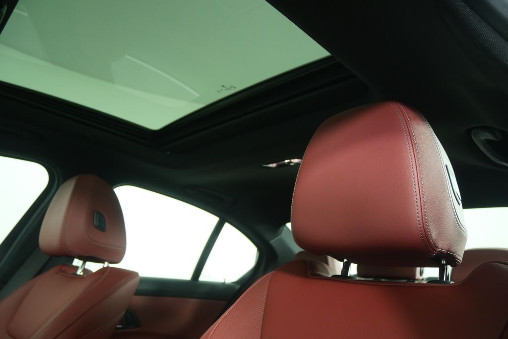 Thumbnail: 2025 BMW 3 Series - 12