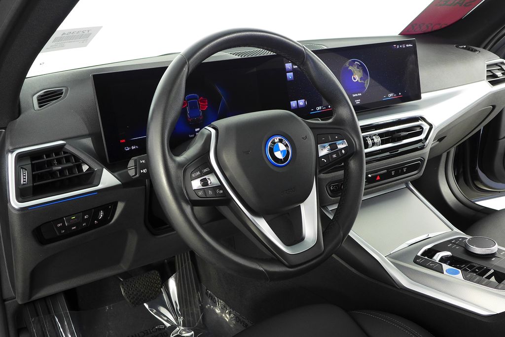 Thumbnail: 2023 BMW i4 - 31