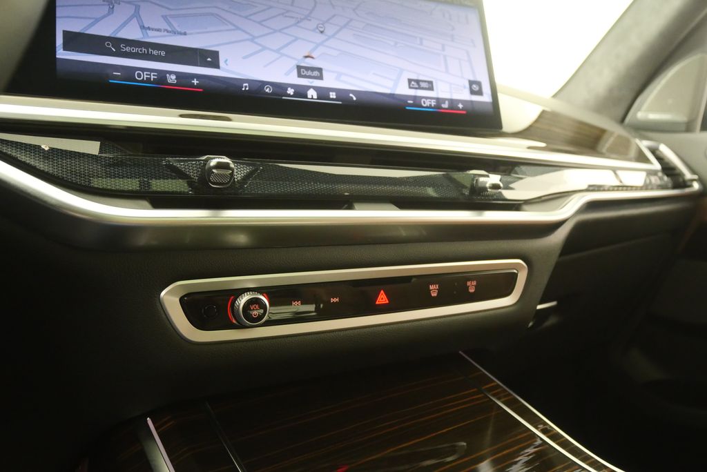 Thumbnail: 2026 BMW X7 - 25