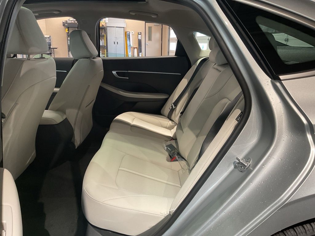 New 2025 Silver Hyundai SEL Convenience image 19