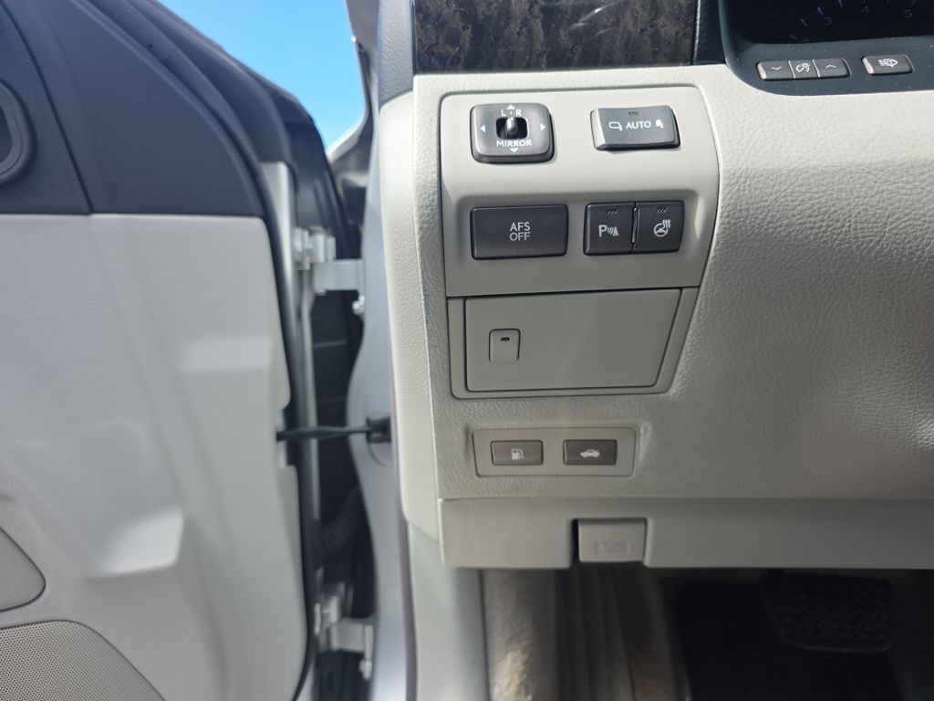 Used 2009  Lexus 460 image 23