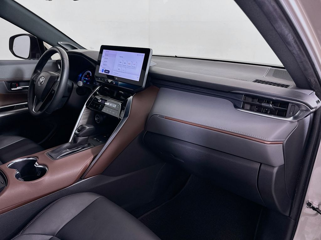 Thumbnail: 2023 Toyota Venza - 28