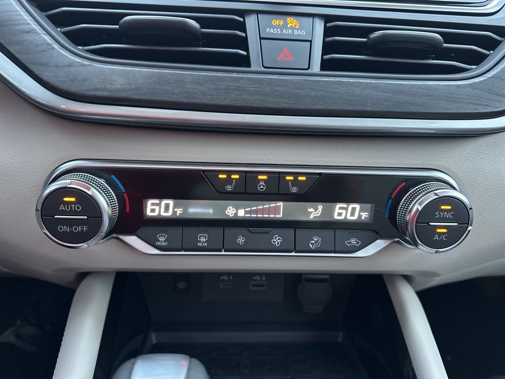 2025 Pearl White Tricoat Nissan Altima 2.5 SL FWD Sedan