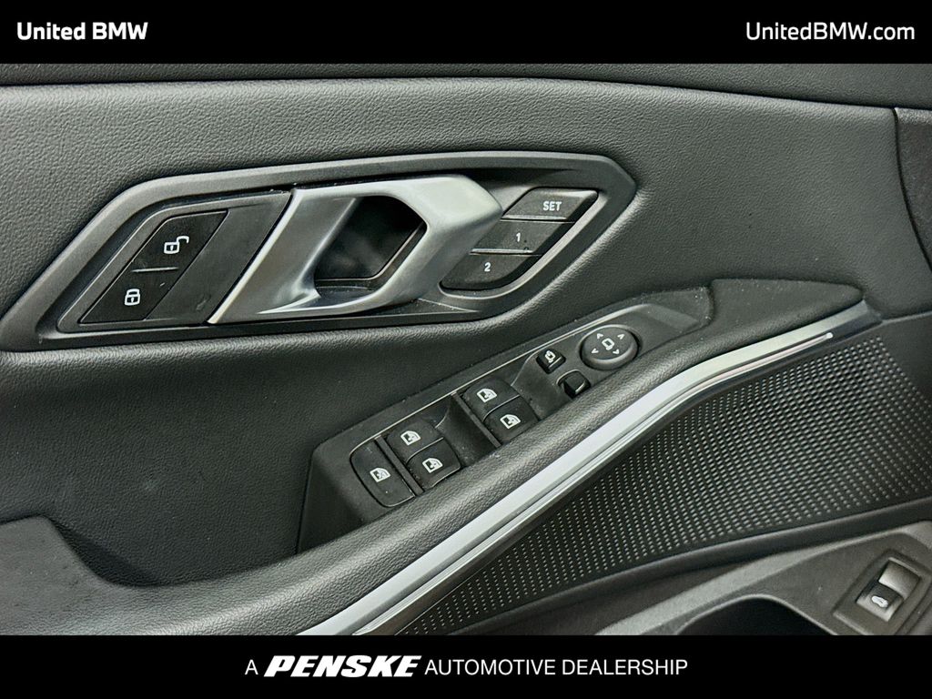 Thumbnail: 2025 BMW 3 Series - 3