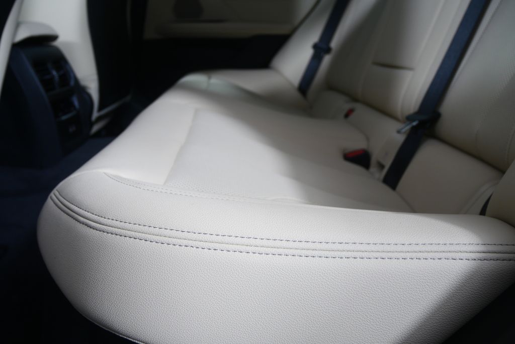 Thumbnail: 2026 BMW i4 - 14