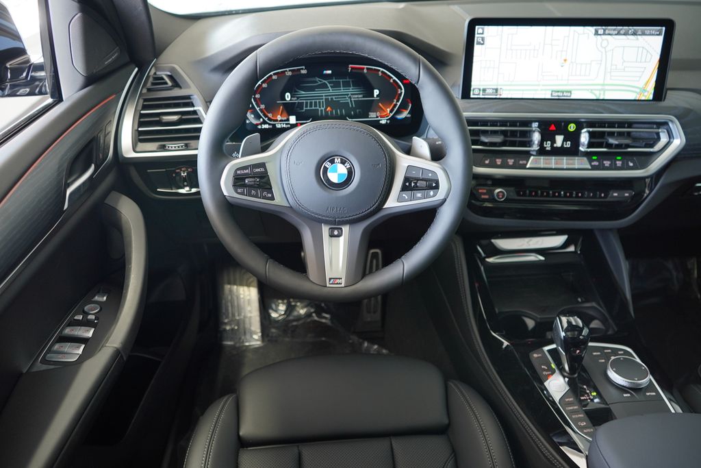 Thumbnail: 2025 BMW X4 - 15