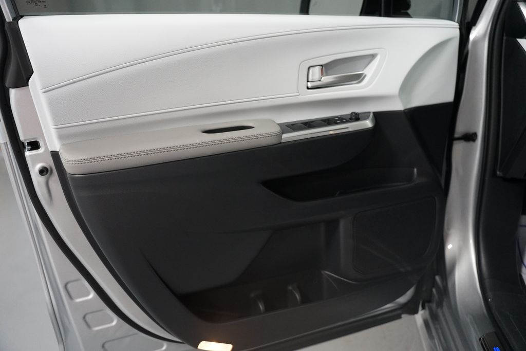 Thumbnail: 2025 Toyota Sienna - 11