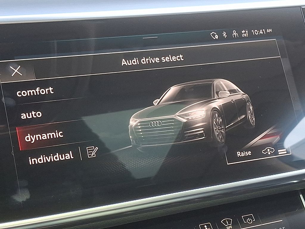 2022 Audi A8 L 25