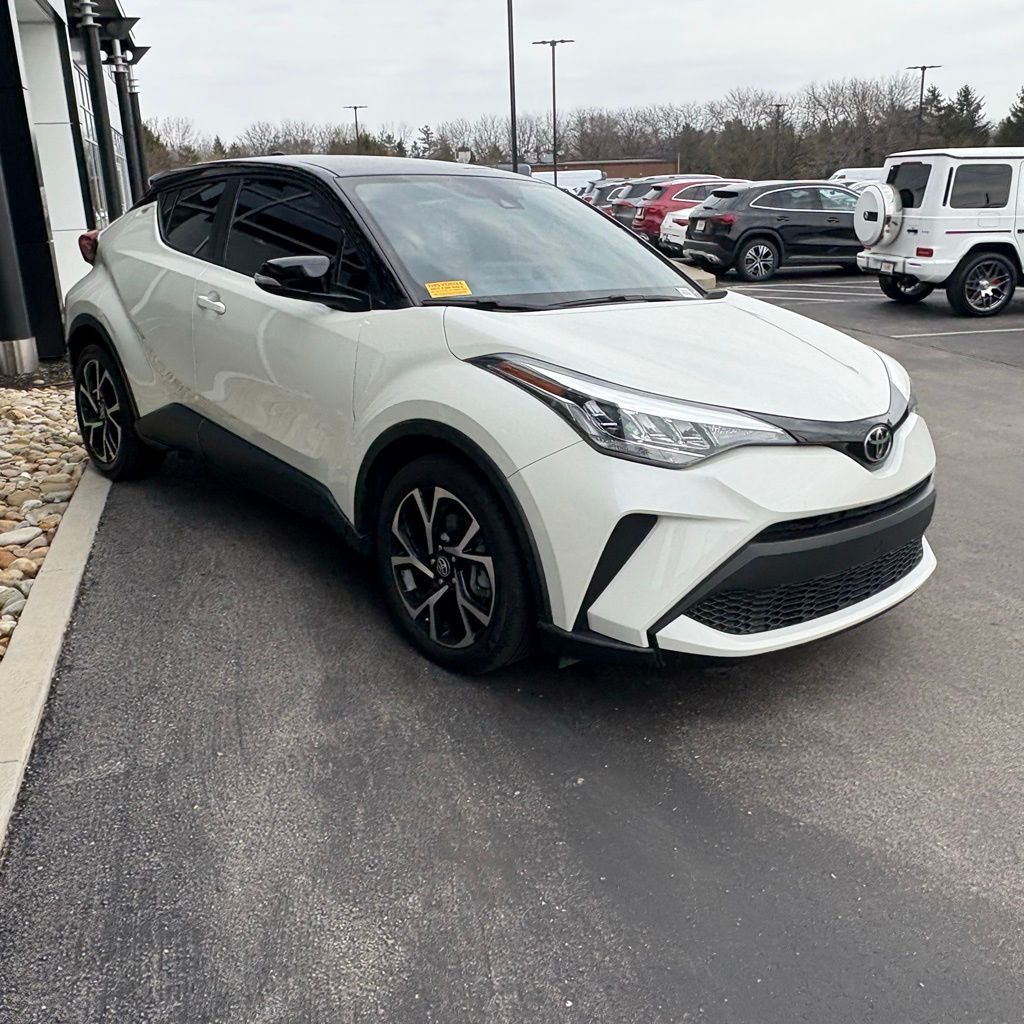 Used 2020 White Toyota XLE image 4