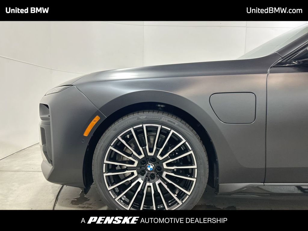 Thumbnail: 2026 BMW 7 Series - 10
