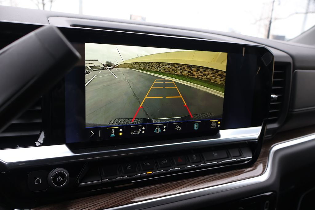 Thumbnail: 2026 Chevrolet Silverado 3500 - 26