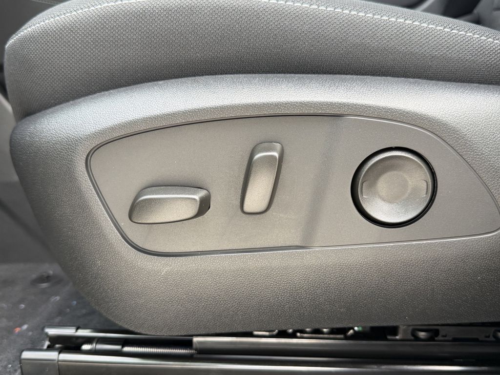 new 2026 Chevrolet Traverse car, priced at $39,395