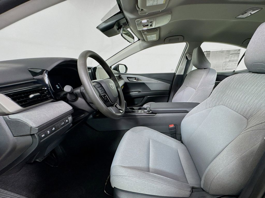 2026 Toyota Camry LE - Photo 15