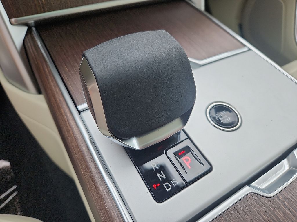 Thumbnail: 2025 Land Rover Range Rover - 7