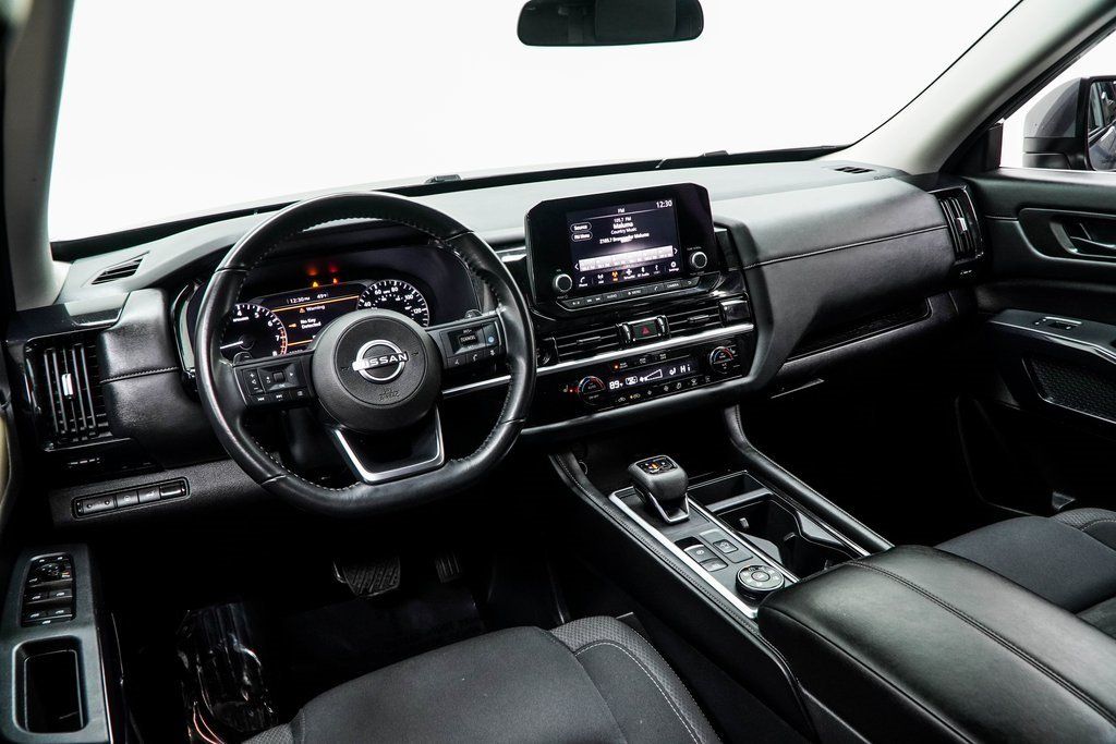 View vehicle photo 5