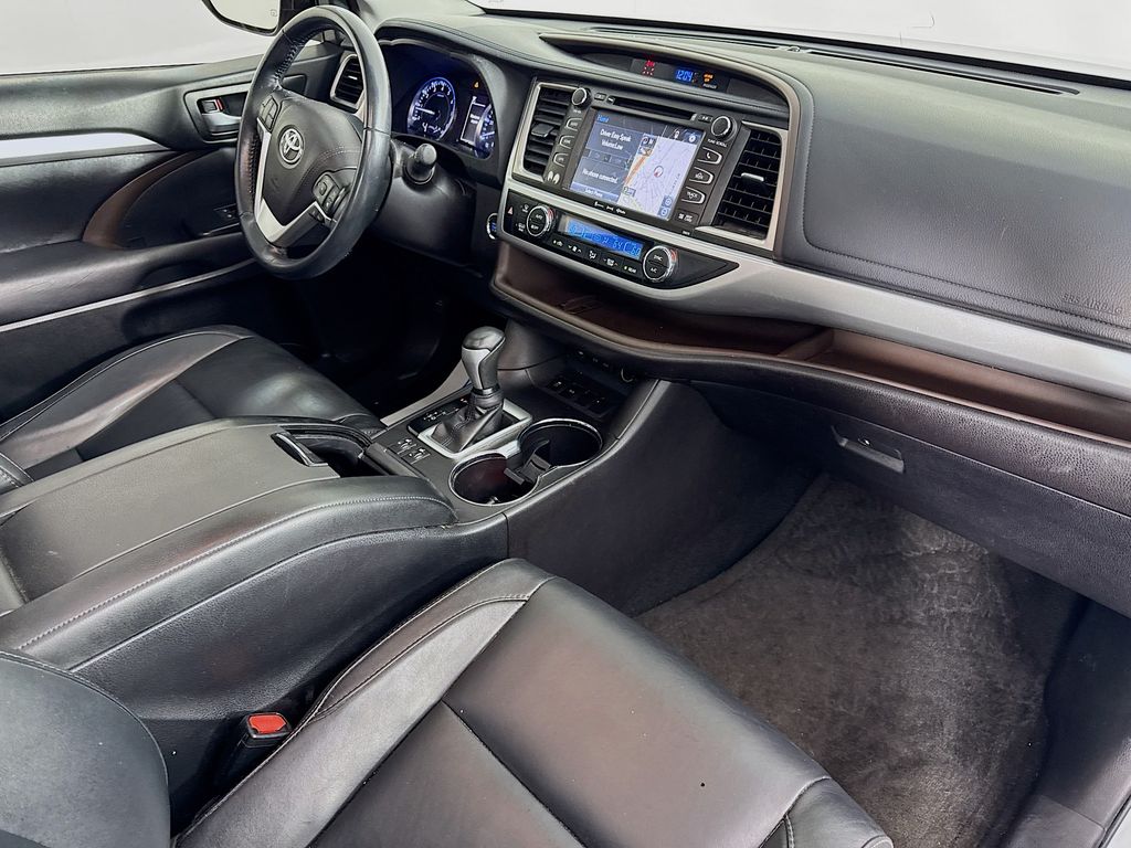 Used Car 2018 Toyota Highlander  Xle For Sale Under $25,000 In Austin, Texas