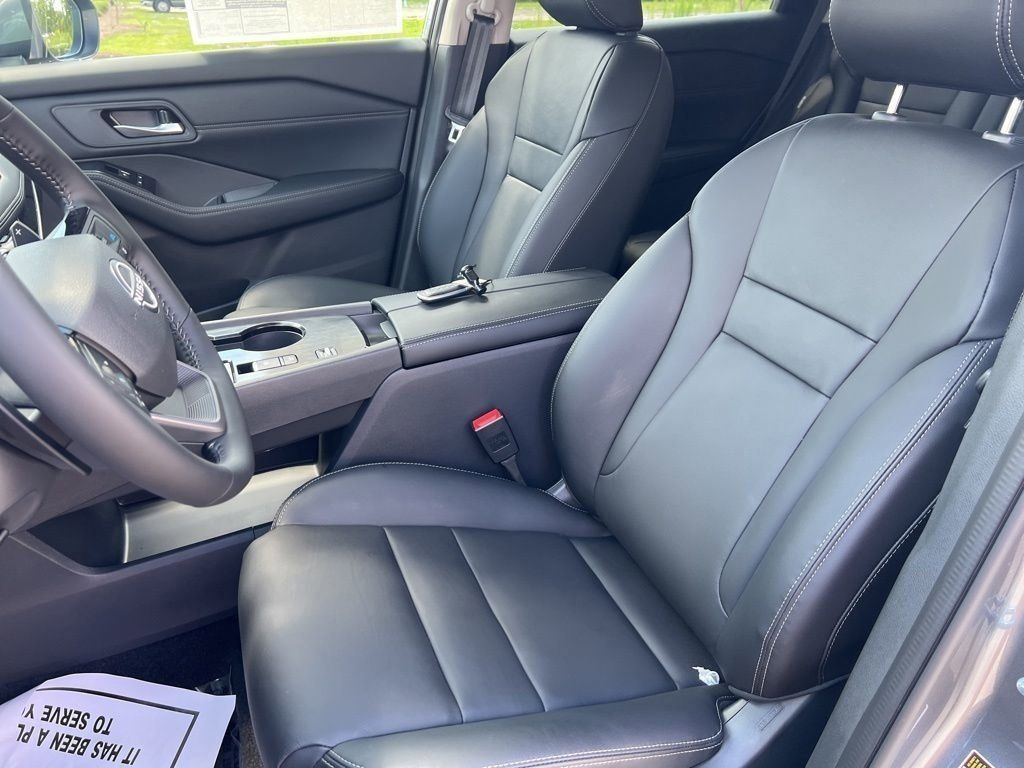 2025 Gun Metallic Nissan Rogue SL FWD SUV