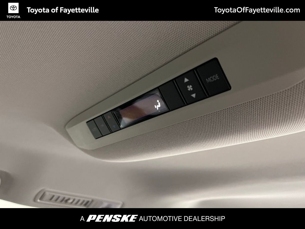 2025 Toyota Sienna LE 8