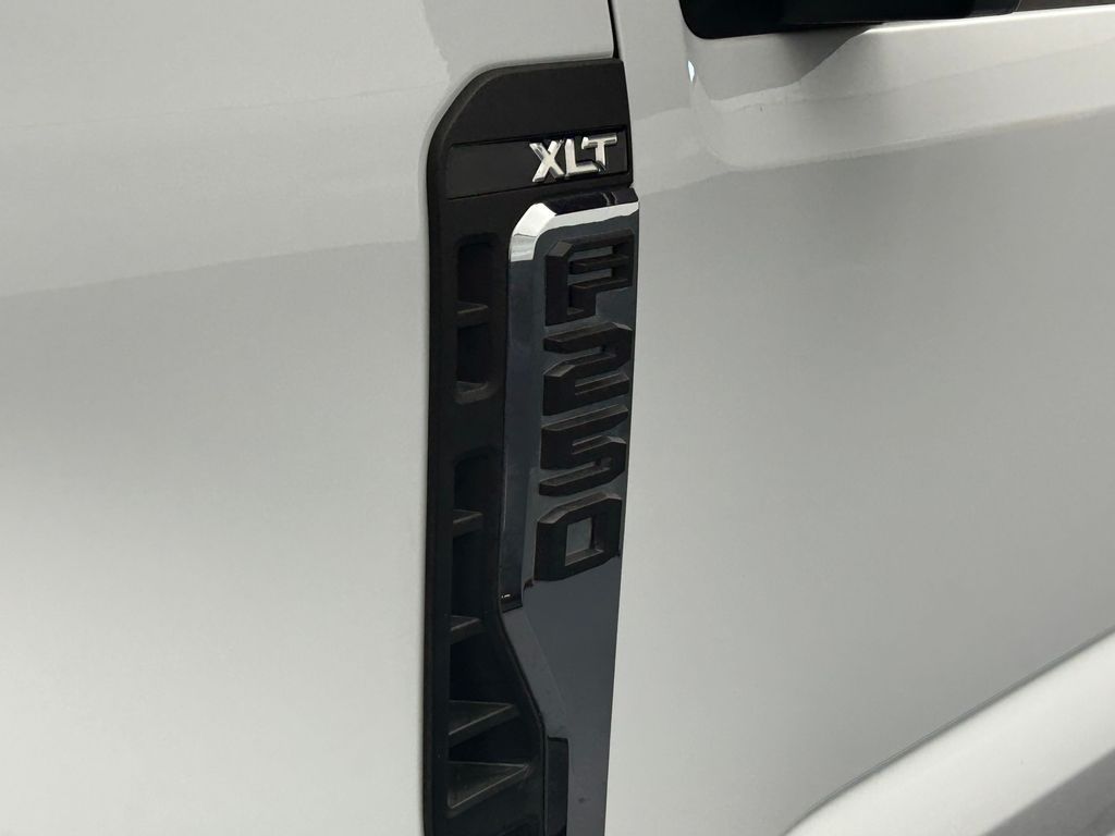 Used 2024 Oxford White Ford XLT image 27