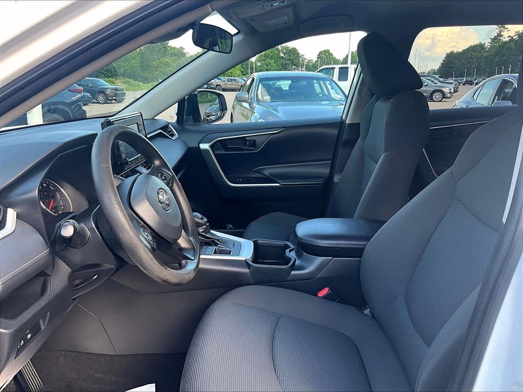 2022 Toyota RAV4 — photo 4