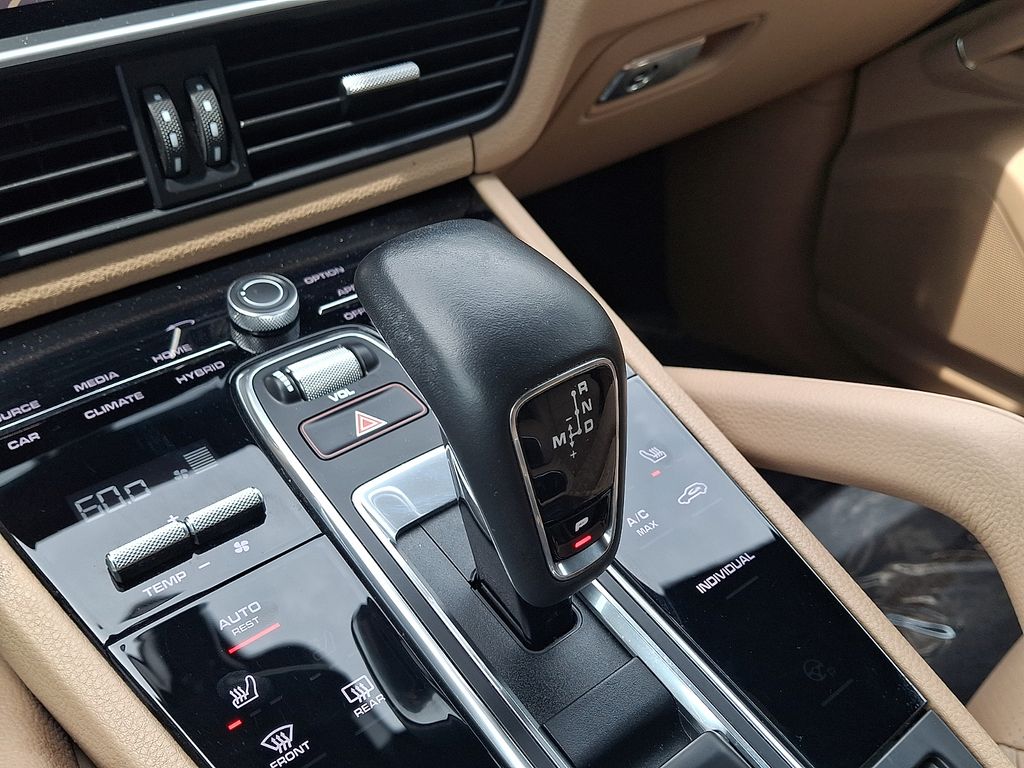 Thumbnail: 2020 Porsche Cayenne - 14