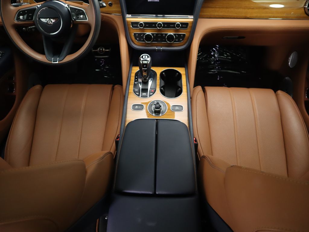 2021 Bentley Bentayga  17